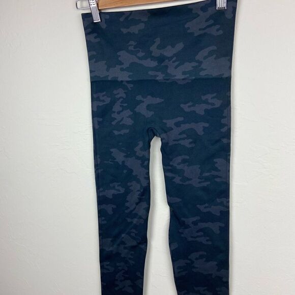Spanx Look At Me Now Leggings - Black Camo - Picture 3 of 8